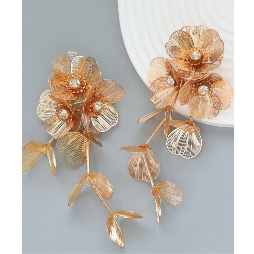 Zara Kate Middleton cascading floral earrings - Picture 3 of 13